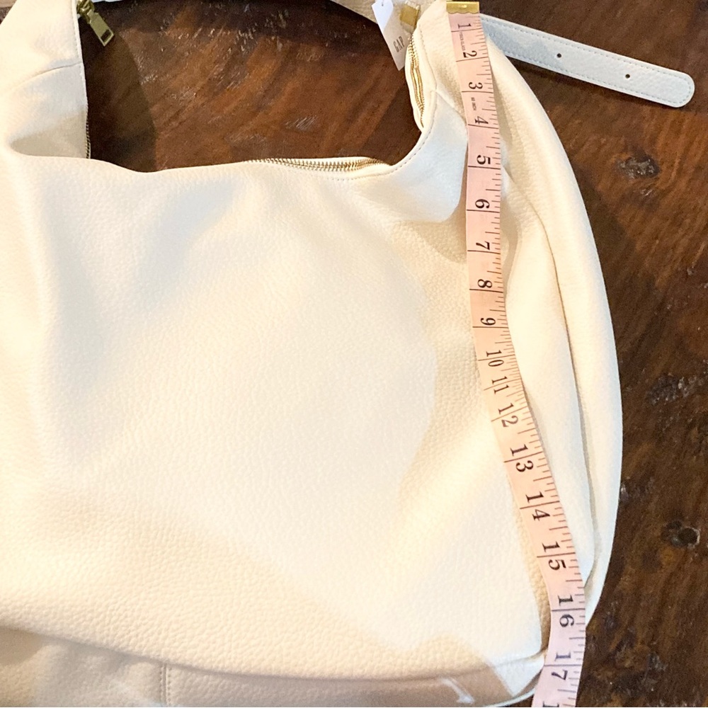 NWT GAP White Hobo Shoulder Bag - Picture 14 of 16